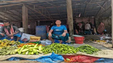 হাজার বছর ধরে গ্রামীণ অর্থনীতির চাকা ঘোরাচ্ছে  সাপ্তাহিক হাট