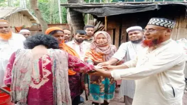 কাশিয়ানীতে শিকলবন্দি নারীকে নগদ অর্থ ও ঘর করে দেওয়ার আশ্বাস উপজেলা নির
