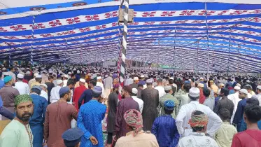 নওগাঁ নওজোয়ান ঈদগাহ ময়দানে ঈদের প্রধান জামাত অনুষ্ঠিত