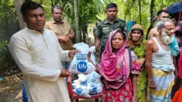 ছিন্নমূল পরিবারে কোরবানির গোস্ত পৌঁছে দিলেন উপজেলা নির্বাহী অফিসার 