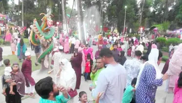 ঈদের ছুটিতে দর্শনার্থীদের পদচারণায় মুখর বিনোদন কেন্দ্র