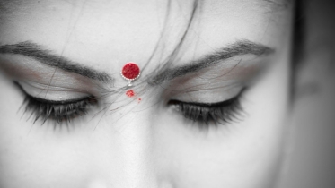 আলয়ই আমার আরাধনা: নারীর চোখে ঘর