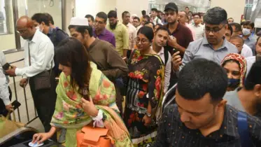 গরমে মাস্ক পরতে নারাজ  মেট্রোরেল যাএীরা,মানছেন না নির্দেশনা
