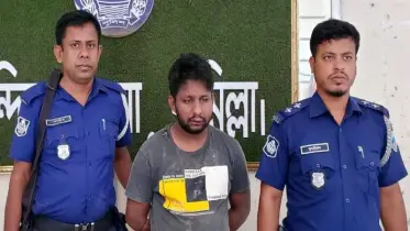 ফেসবুকে মহানবী (সা.)-কে নিয়ে কটূক্তি, গণপিটুনি দিয়ে পুলিশে সোপর্দ