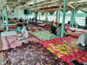 ঝালকাঠি লঞ্চ দুর্ভোগ: জীবনের ঝুঁকি নিয়ে ফিরছেন যাত্রীরা, অতিরিক্ত ভাড়ায় চরম ভোগান্তি