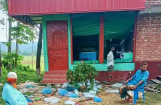 হালুয়াঘাটে বন্য হাতির তাণ্ডবে লন্ডভন্ড পার্কের রেস্তোরাঁ