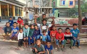 মানবতার পাঠশালায় নিঃশব্দ আলো ছড়াচ্ছেন এক তরুণ!