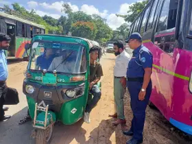 খাগড়াছড়িতে যাত্রী হয়রানি ঠেকাতে মাঠে নামলো প্রশাসন