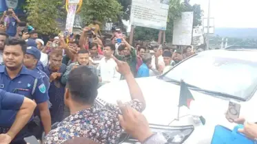 দুই উপদেষ্টার গাড়িবহর আটকে বিশৃঙ্খলা, ১৫০ জনকে আসামি করে মামলা