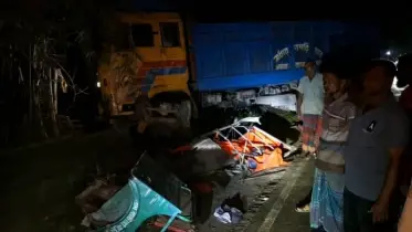 বেপরোয়া ট্রাক কেড়ে নিল অটোচালকের প্রাণ, শিশুসহ আহত ৫