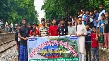 জয়রামপুরে কপোতাক্ষ থামিয়ে যাত্রাবিরতির দাবিতে বিক্ষোভ