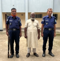 চাঁদা আদায়ের অভিযোগে ইউনিয়ন চেয়ারম্যান গ্রেফতার