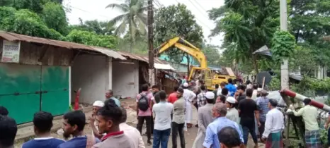 হাটহাজারীতে রেলওয়ের উচ্ছেদ অভিযান, ৫০ লাখ টাকার সম্পত্তি পুনরুদ্ধার 