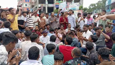 ছাত্রদল কমিটি বাতিলে ফের অবরোধ, তারেক রহমানের প্রতি খোলা চিঠি