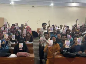 রাকসু তফসিল ঘোষণাসহ ৯ দফা দাবিতে রাবি শিক্ষার্থীদের লিফলেট বিতরণ 