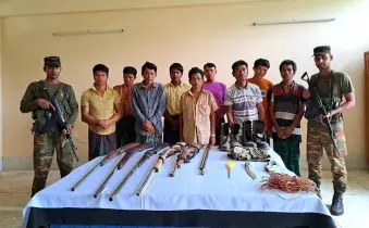 বান্দরবানে সেনা অভিযানে বিপুল পরিমাণ দেশীয় অস্ত্র ও সরঞ্জামসহ ৯জন আটক
