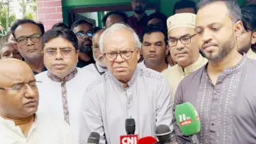 চাটমোহরে অসুস্থ তাহের ঠাকুরকে দেখতে রিজভী, তারেক রহমানের উপহার প্রদান