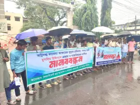 সীতাকুণ্ডে গৃহবধূকে আগুন দিয়ে হত্যা: স্বামী মুসলিম উদ্দিনের শাস্তির দাবি
