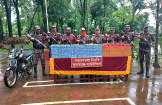 সুনামগঞ্জ সীমান্তে মোটরসাইকেলসহ ১০ লাখ টাকার ভারতীয় কসমেটিকস জব্দ