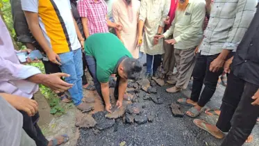 সড়কের কাজ নিম্নমানের হওয়ায় কাজ বন্ধ করে দিল হাসনাত আব্দুল্লাহ