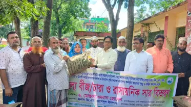 আখাউড়ায় বিনামূল্যে কৃষকদের সার-বীজ ও নারিকেল চারা বিতরণ