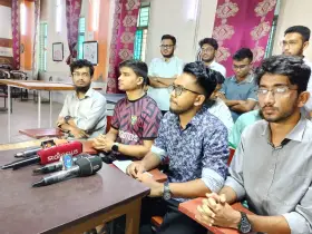 আবাসন সমস্যা নিরসনে নির্দিষ্ট আশ্বাস না পেলে ক্লাসে না ফেরার সিদ্ধান্ত