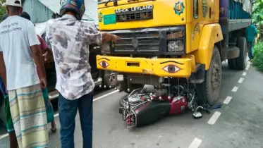 ইসলামপুরে ট্রাক ও মোটরসাইকেল সংঘর্ষে দুই পা হারালেন জিন্নাহ