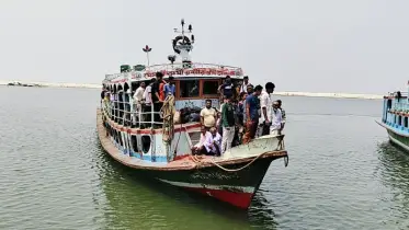 সাড়ে ১৪ ঘণ্টা পর দৌলতদিয়া-পাটুরিয়া নৌরুটে লঞ্চ চলাচল শুরু