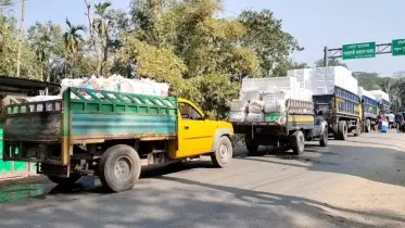 কমপ্লিট শাটডাউনে আখাউড়া স্থলবন্দর দিয়ে মাছ ও ময়দা গেল আগরতলায়