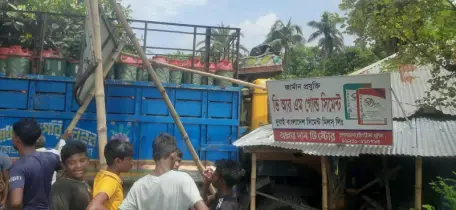 খুলনায় সড়ক দুর্ঘটনায় শিশুসহ নিহত ২, আহত ৩