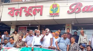 মীরসরাইয়ে বিএনপি নেতাদের ওপর হামলার প্রতিবাদে বিক্ষোভ, মহাসড়ক অবরোধের হুঁশিয়ারি