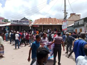 তালতলীতে বিএনপির দুই গ্রুপের সংঘর্ষে আহত ১৪: নৌবাহিনী ও প্রশাসনের লাঠিচার্জে পরিস্থিতি নিয়ন্ত্রণে