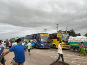 ওসি অপসারণ ইস্যু, পটিয়ায সড়ক অবরোধ উঠেনি  ৭ ঘন্টায়ও
