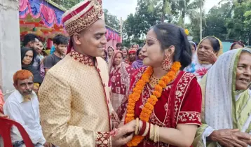 প্রেমের টানে মালয়েশিয়ার তরুণী নওগাঁয়, বসলেন বিয়ের পিঁড়িতে