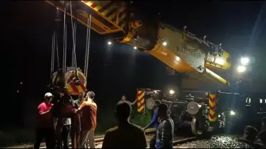 ৫ ঘন্টা পর খুলনার সাথে সারাদেশের রেল যোগাযোগ শুরু