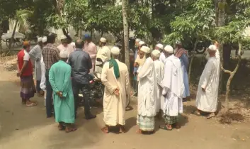 মাদারীপুরে কাগজ নিয়ে খেলা করায় ৭ মাদ্রাসা ছাত্রকে বেত্রাঘাতে পিটিয়ে আহত
