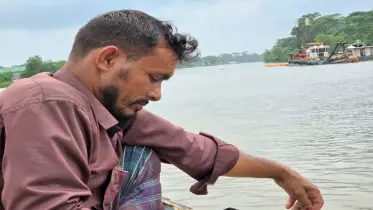 নদীর তীরে এক নিঃশব্দ ভাবনা