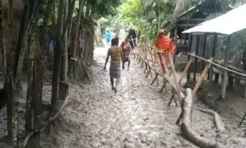 সড়কে এখন হাঁটু সমান কাঁদা, চলাচলে দুর্ভোগ