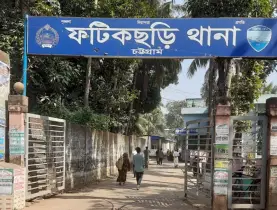 শ্রেণিকক্ষে ঢুকে ছাত্রদের সামনে শিক্ষককে মারধর; অভিযুক্ত আটক