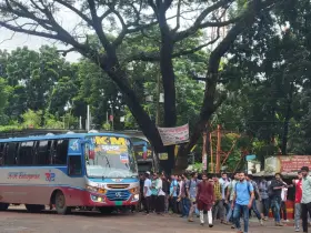 ইবি ছাত্রীকে মারধর, জনি বাসের রূট পারমিট বাতিলের দাবি