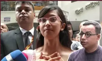 মেয়ের কাছে হার মেনে মধ্যস্থতা চাইছেন মা