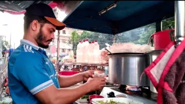 বাবাকে হারিয়েও দমেননি মোহাম্মদ আলী সামলাচ্ছেন পরিবার ও লেখাপড়া