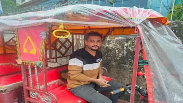 কুমিল্লায় অটোরিকশায় ১৫ লাখ টাকা পেয়ে মালিককে ফেরত দিলেন চালক অনিক