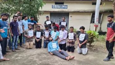 পাবনা টেক্সটাইল ইঞ্জিনিয়ারিং কলেজের প্রশাসনিক ভবনে তালা ঝুলিয়ে অবস্থান ধর্মঘট 
