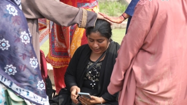 কোন ক্লাসে পড়ে, নাম কী: বাচ্চার খোঁজে পাগল বাবা-মা