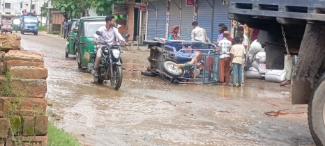 কুমিল্লার কোটবাড়ি সড়কটি ভাঙাচোরা, জনদুর্ভোগ চরমে