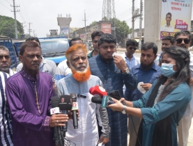 সমাবেশ করে রাজশাহী নগরীর চলমান উন্নয়নকাজ বন্ধ করলেন ঠিকাদাররা