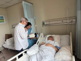 বদরুদ্দীন উমরকে দেখতে হাসপাতালে মির্জা ফখরুল 