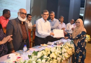 শিক্ষার্থীদের শিক্ষক, বাবা- মাকে ফুল কিনে উপহার দেওয়ার অনুরোধ শিক্ষা উপদেষ্টার