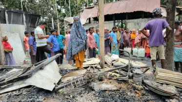 কুড়িগ্রামে ভয়াবহ অগ্নিকাণ্ড, ৬ বসতঘর পুড়ে ছাই, ১৫ লাখ টাকার ক্ষতি